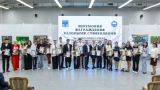 Южно-Сахалинск: Награждение лучших выпускников школ 2023 года