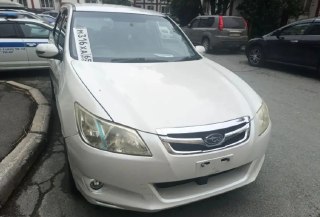 В Сахалинске ищут водителя, скрывшегося с места ДТП с припаркованной Subaru
