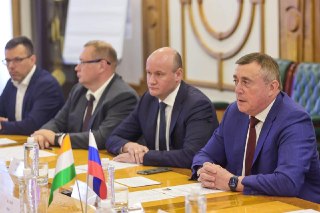Губернатор Валерий Лимаренко обсудил с дипломатами развитие сотрудничества Сахалина